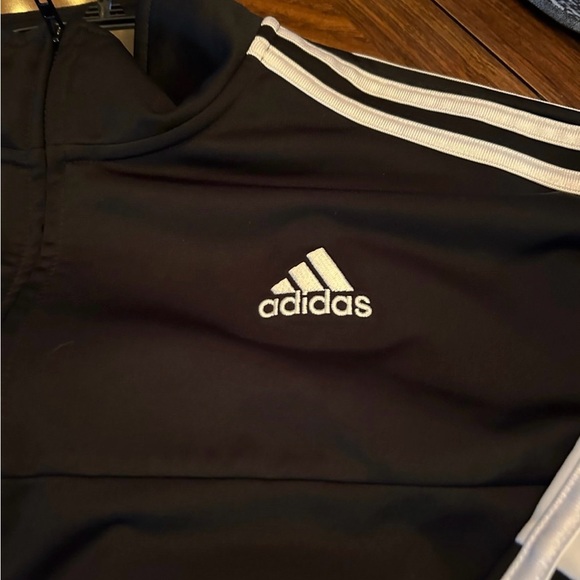 Boys Adidas Black and White Athletic Set - Picture 4 of 6